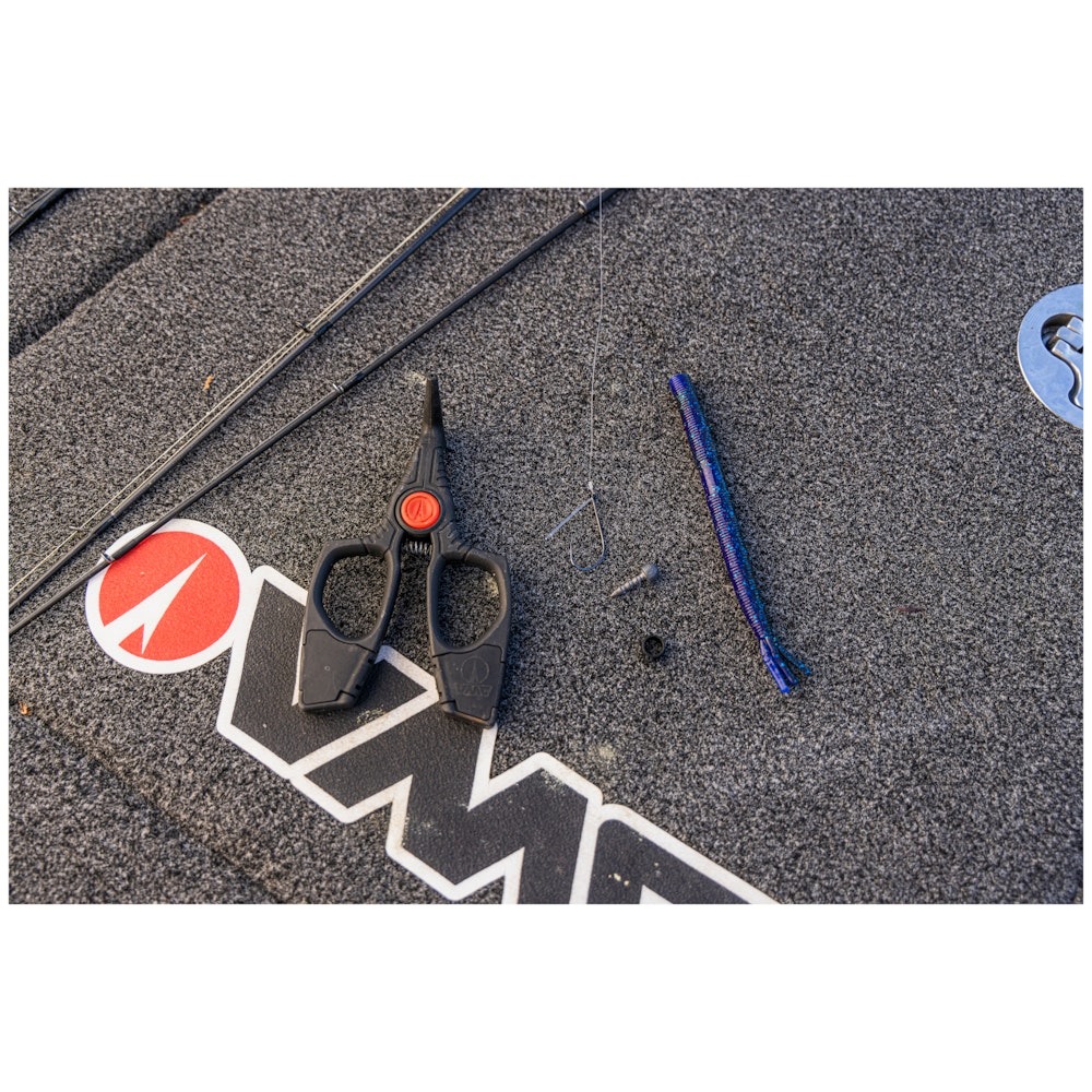 About VMC Crossover pliers and rings for wacky rigging | Omnia Fishing